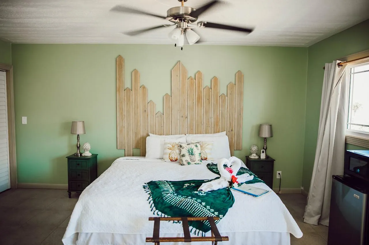 Embrace Resort Staniel Cay Hotel